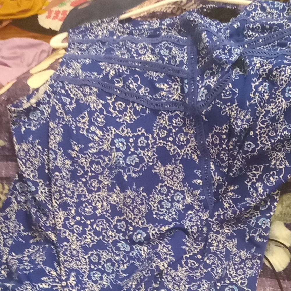 New Directions Blue Floral Short Sleeve Top